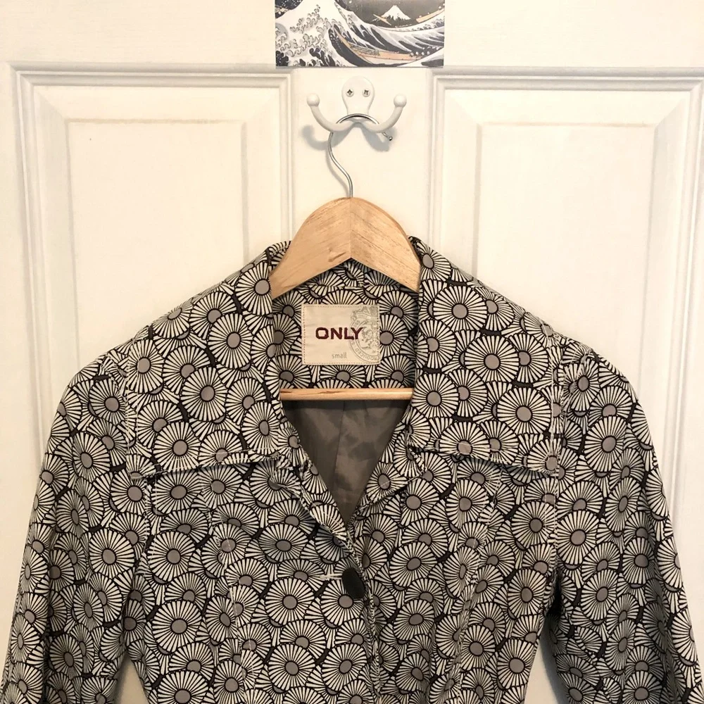 Spring Coat Small Only - Picture 2 of 7